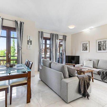 2 Bedroom Apartment Assia With Communal Pool, Aphrodite Hills Resort Куклия Экстерьер фото