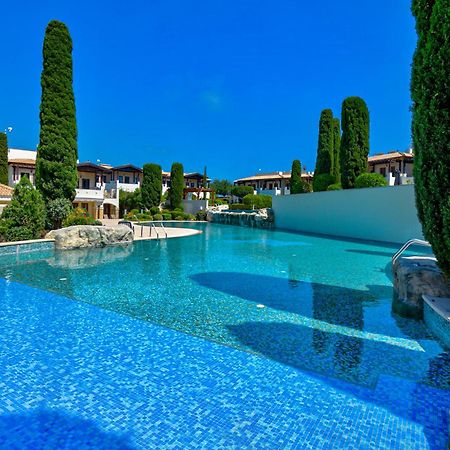 2 Bedroom Apartment Assia With Communal Pool, Aphrodite Hills Resort Куклия Экстерьер фото
