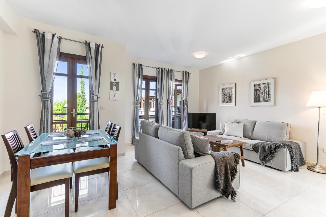 2 Bedroom Apartment Assia With Communal Pool, Aphrodite Hills Resort Куклия Экстерьер фото