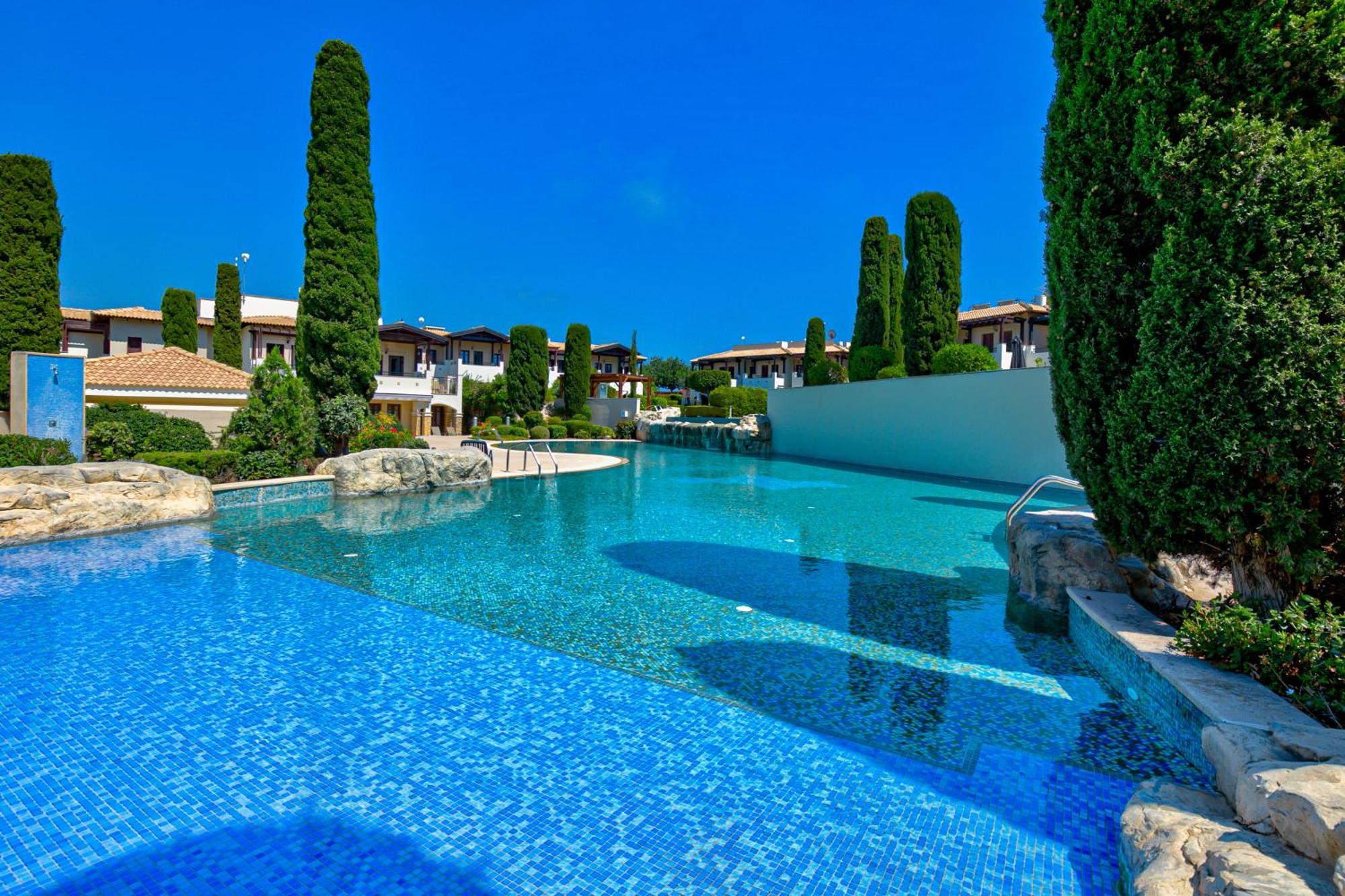 2 Bedroom Apartment Assia With Communal Pool, Aphrodite Hills Resort Куклия Экстерьер фото