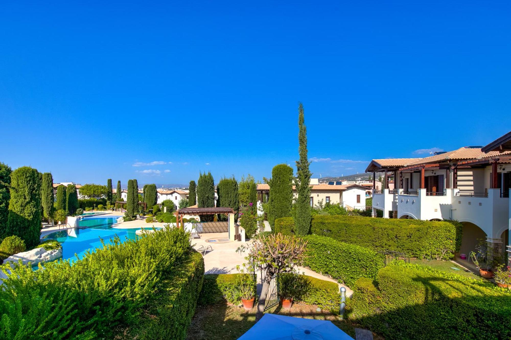 2 Bedroom Apartment Assia With Communal Pool, Aphrodite Hills Resort Куклия Экстерьер фото